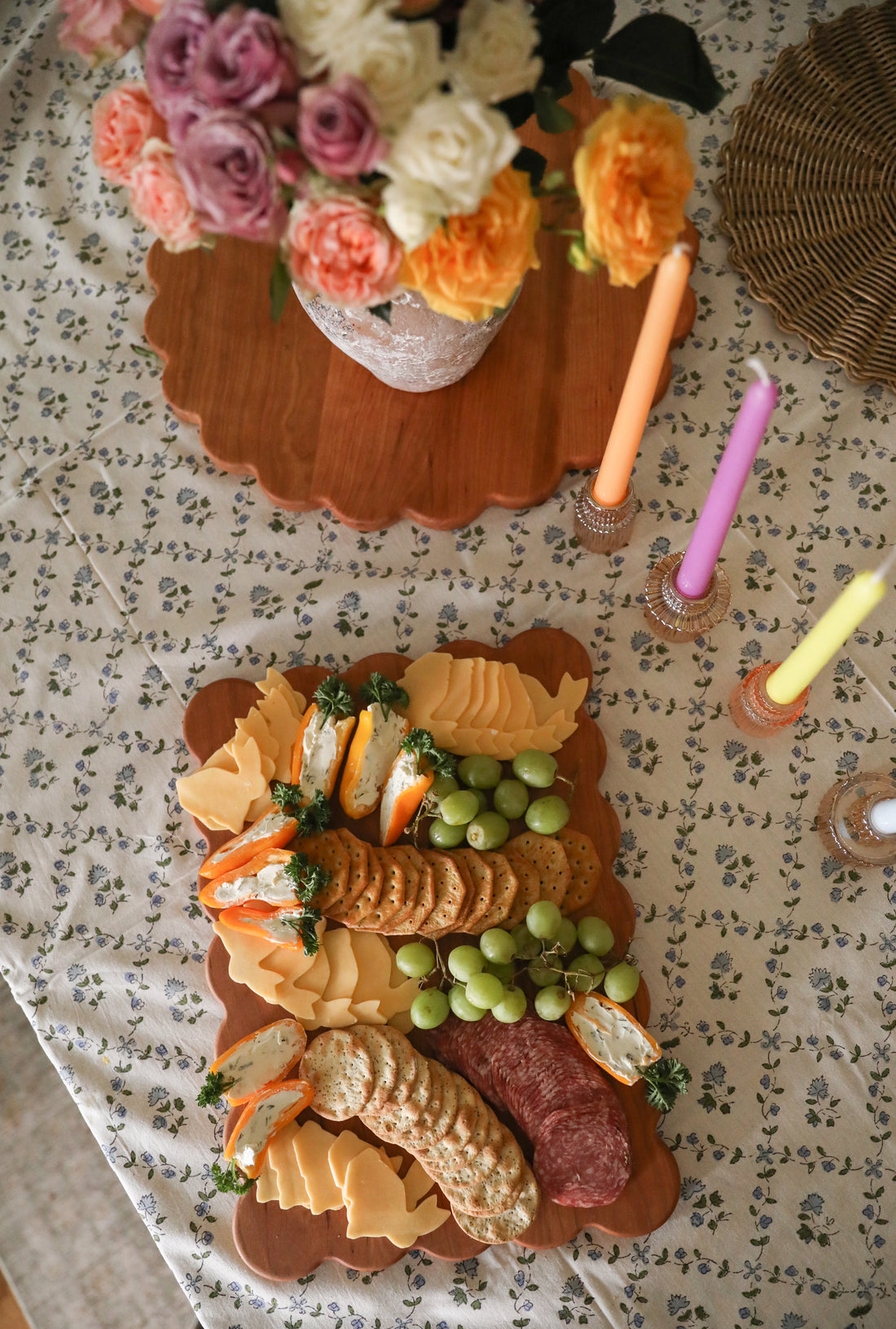Round Scalloped Cutting Board