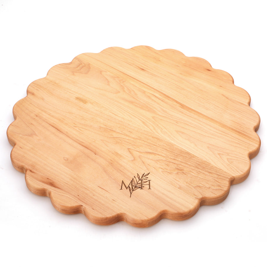 Round Scalloped Cutting Board